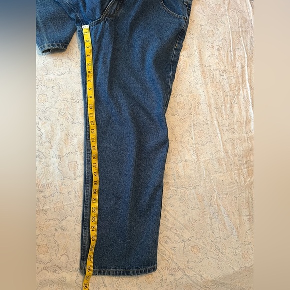 Relaxed Fit Blue Jeans with Classic Style - Picture 5 of 9